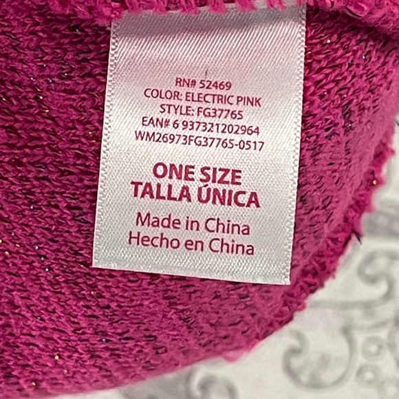 3 pieces Winter beanie set! 🧢❄️❄️ EACH INDIVIDUALLY IS $4!! - Picture 6 of 12